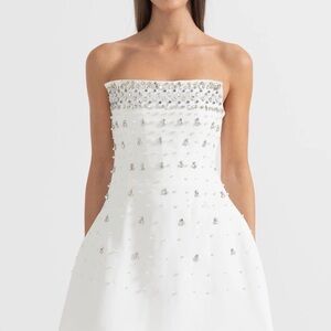 Elegant White Strapless Dress